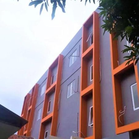 Hotel Giant Kost Tangerang Esterno foto