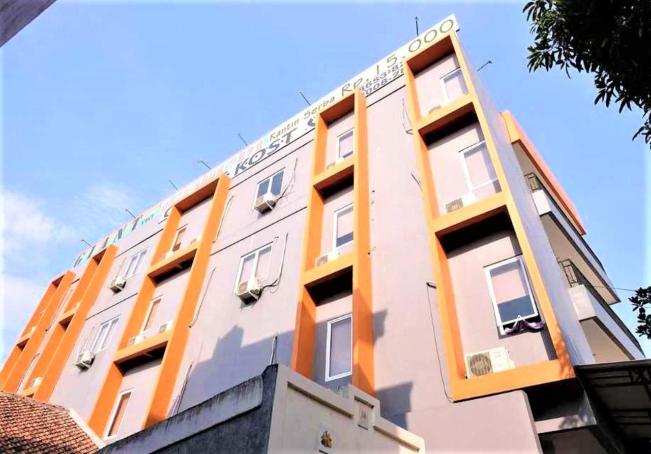 Hotel Giant Kost Tangerang Esterno foto