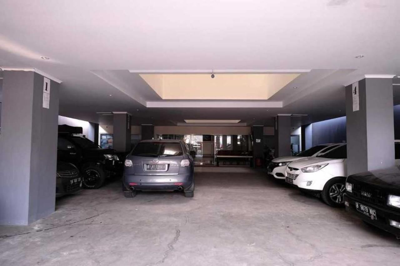 Hotel Giant Kost Tangerang Esterno foto