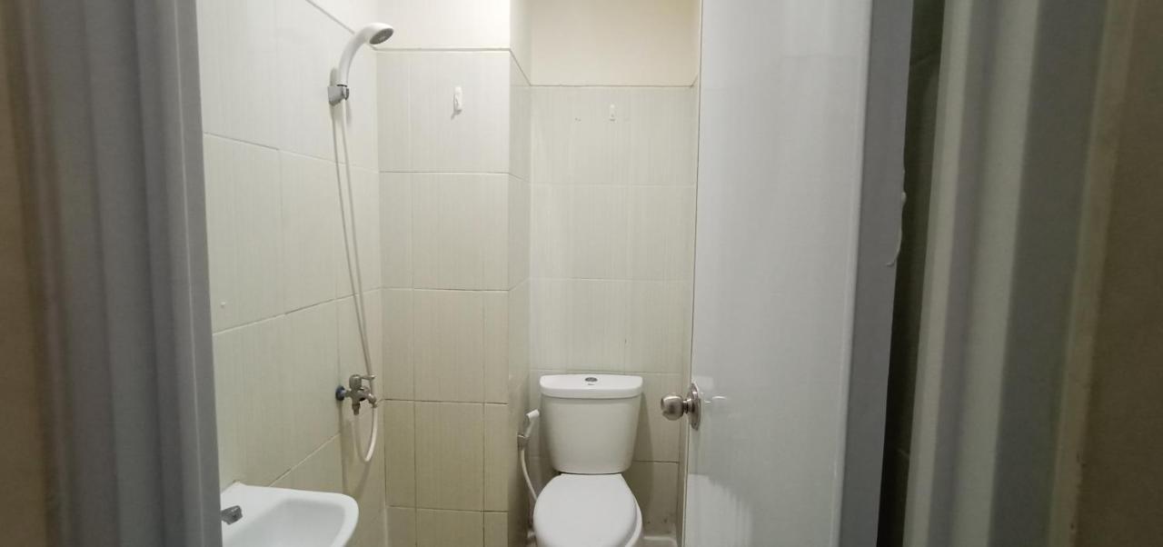 Hotel Giant Kost Tangerang Esterno foto